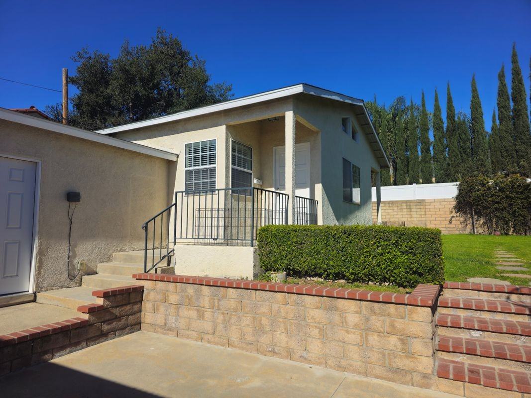 1111 Fairview Dr - Photo 4 of 30