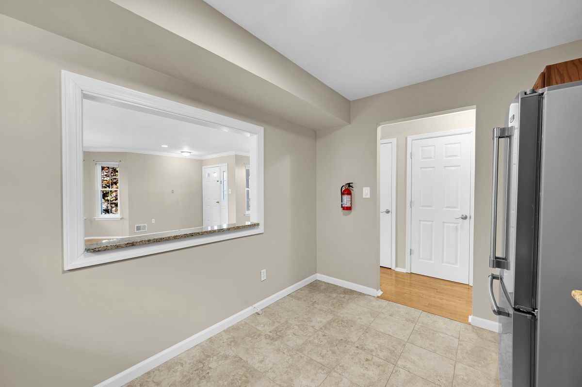 157 Tulip Ln - Photo 4 of 13