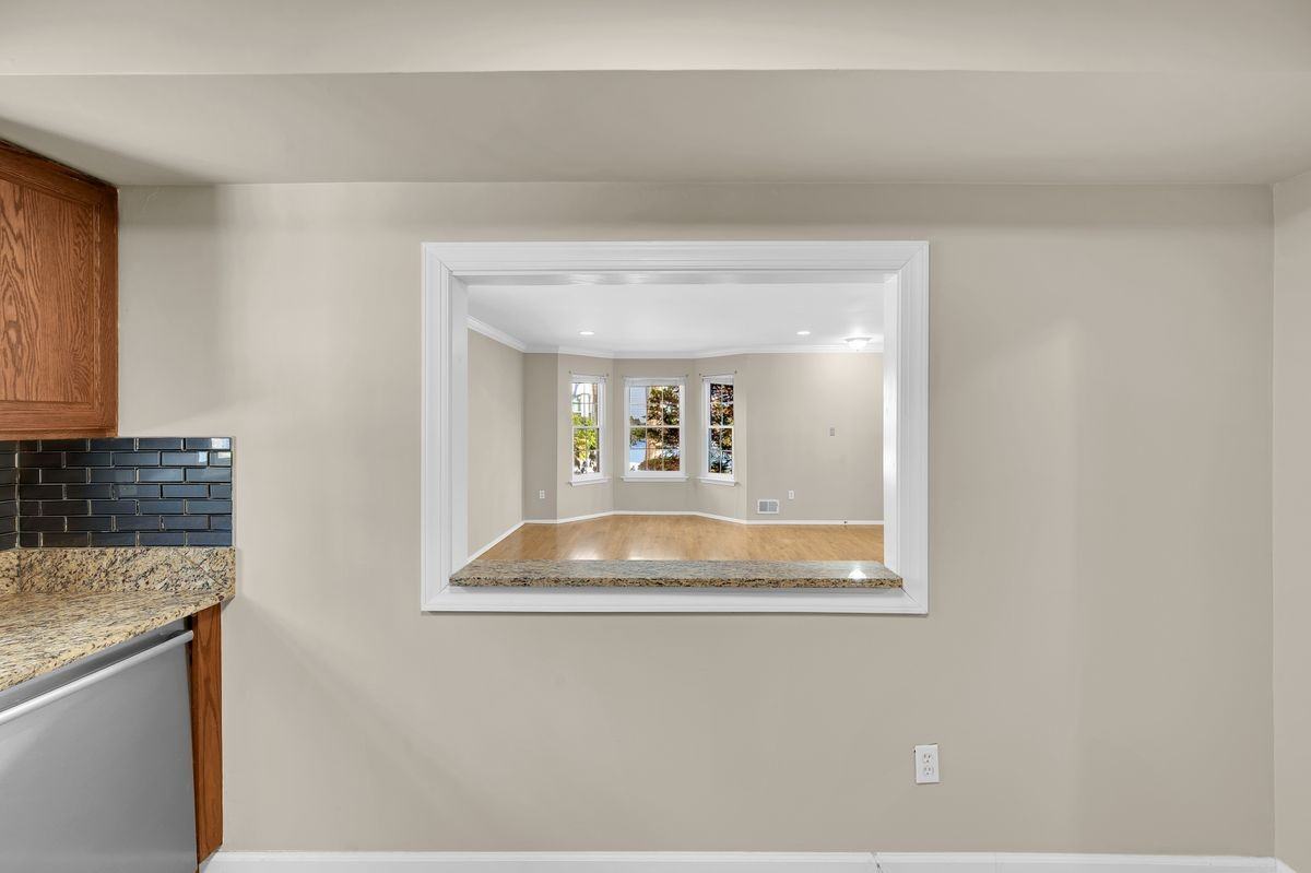 157 Tulip Ln - Photo 5 of 13