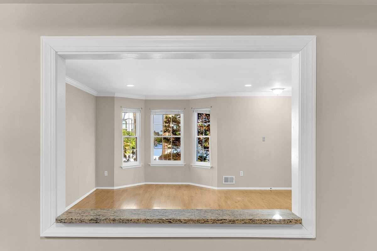 157 Tulip Ln - Photo 6 of 13