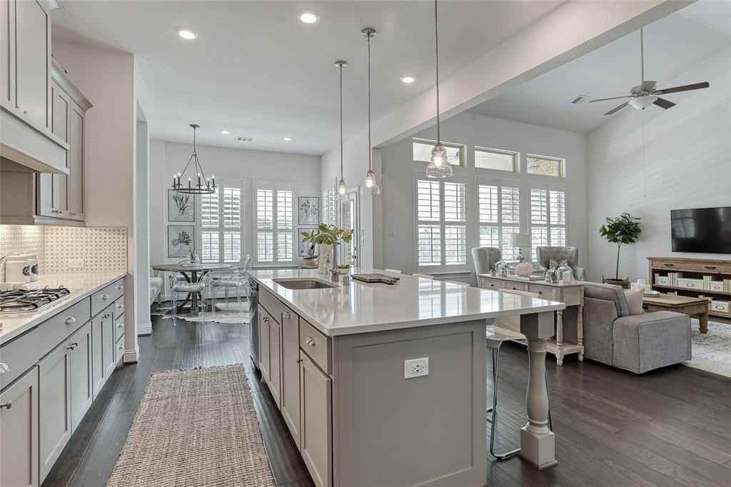 8910 Vineyard Valley Ct - Photo 3 of 21