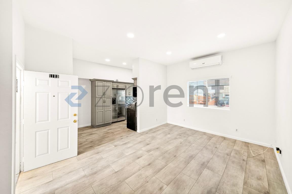 1122 Southkingsley Drive - Photo 4 of 19