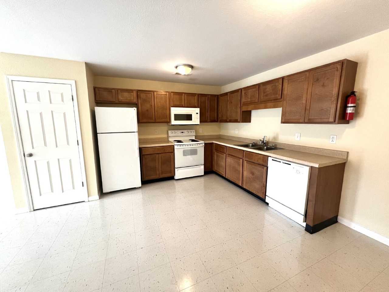 9063 9063-1B Pembroke Rd #1b - Photo 5 of 12