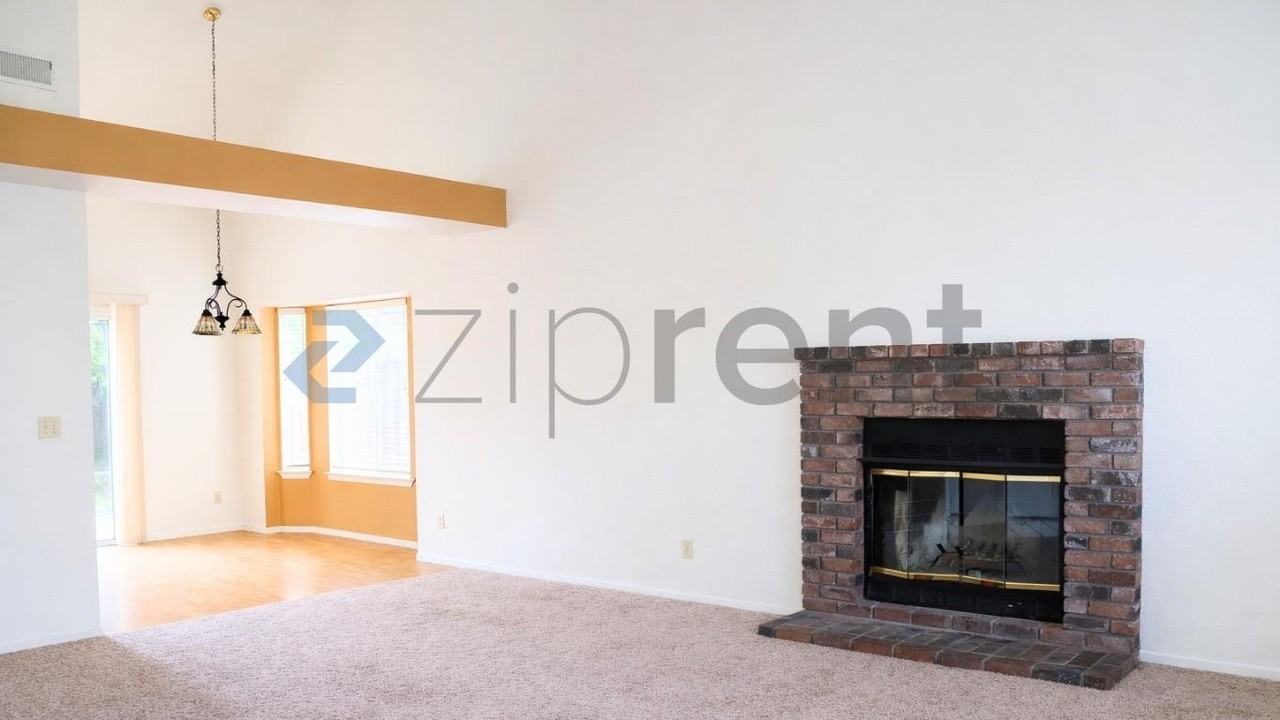 9588 N Boyd Ave - Photo 4 of 22