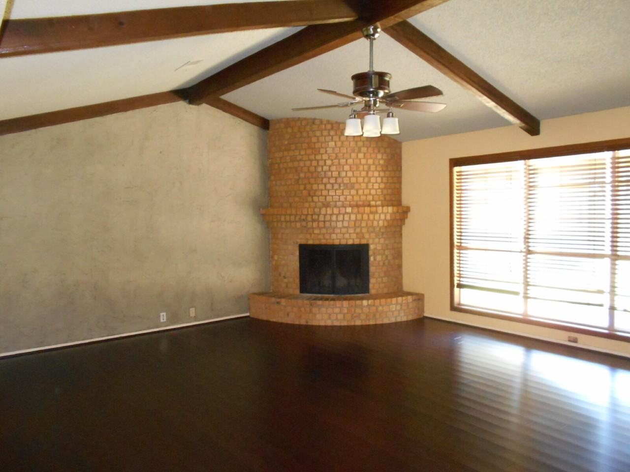 4431 77th St - Photo 2 of 19