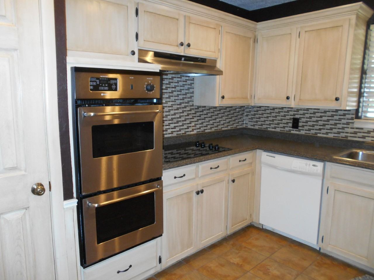 4431 77th St - Photo 4 of 19