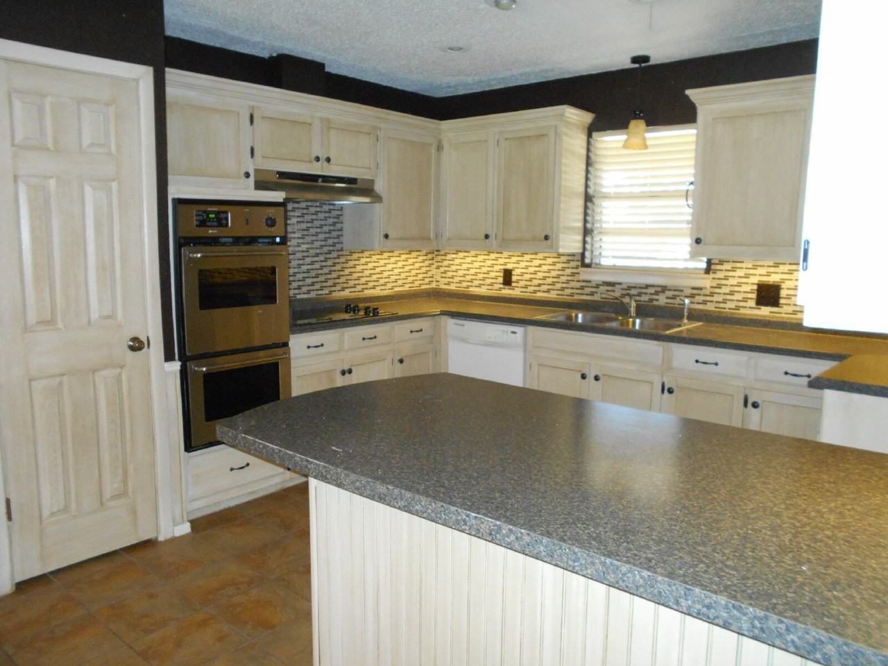 4431 77th St - Photo 5 of 19