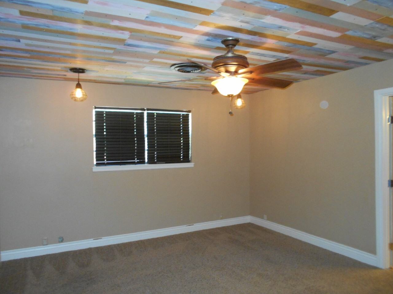 4431 77th St - Photo 7 of 19