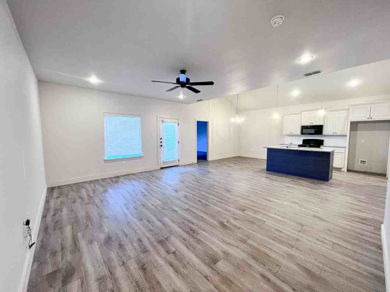 1706 102nd St - Photo 2 of 8