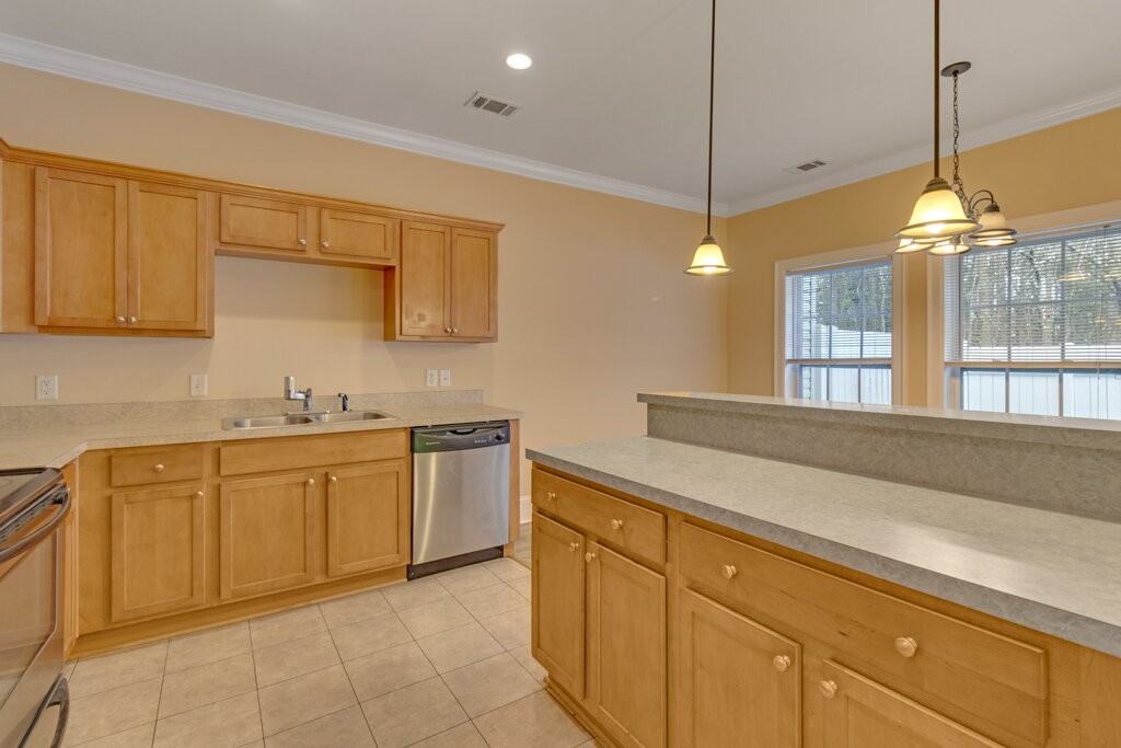 102 Kendal Ct - Photo 7 of 21