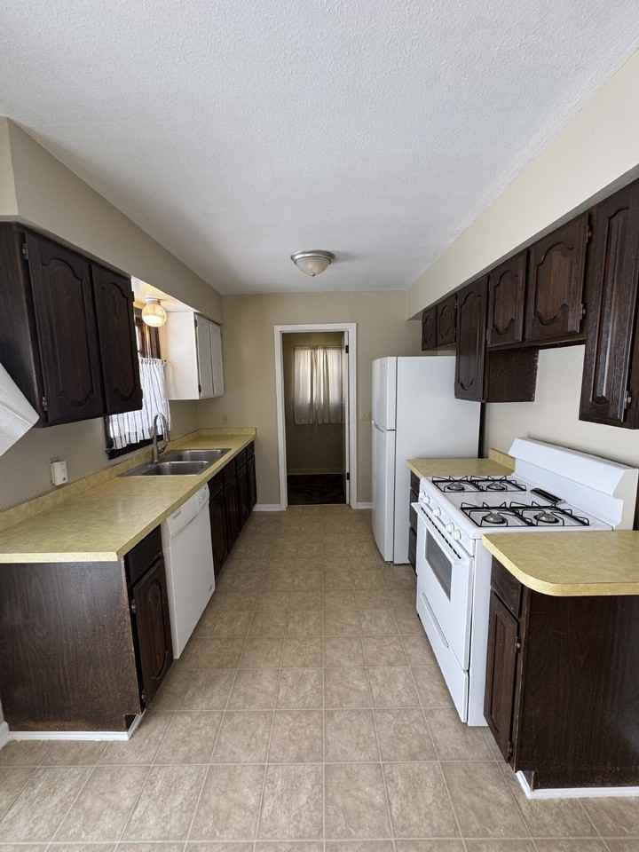 3439 S Walnut St - Photo 6 of 14