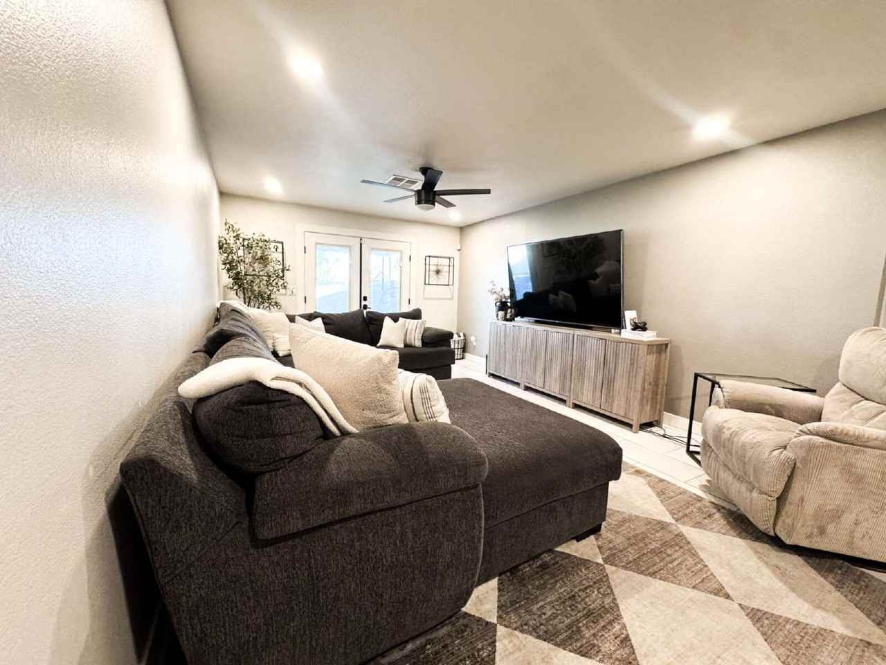 1658 W Las Lomas St - Photo 6 of 26