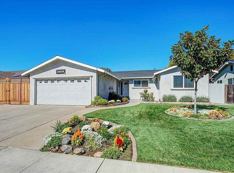 6273 Garner Ct - Photo 7 of 26