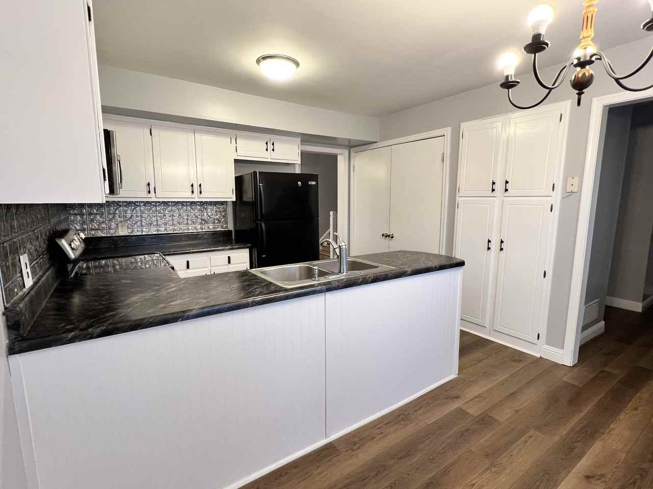 303 E Montcastle Dr #B - Photo 6 of 17