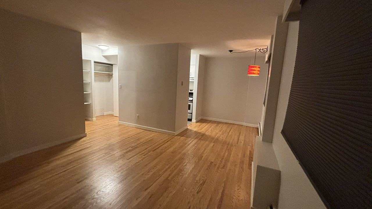 999 Gilford St - Photo 4 of 9