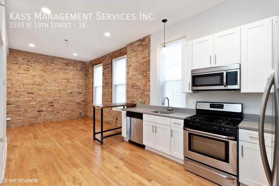 1539 W 19th St #1R - Photo 5 of 13