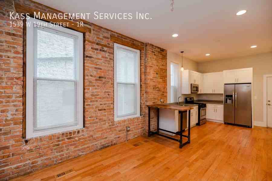 1539 W 19th St #1R - Photo 7 of 13