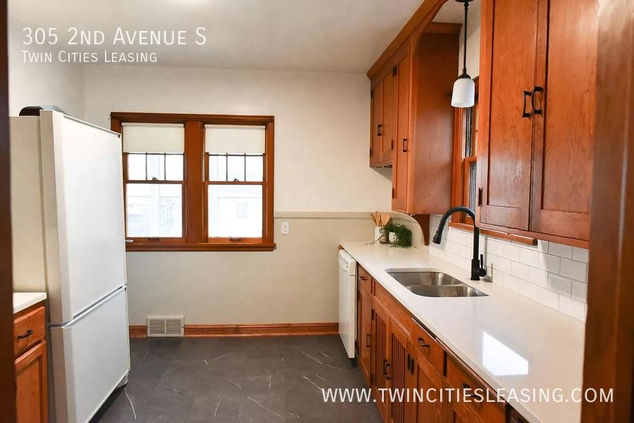 305 2nd Ave S - Photo 4 of 29