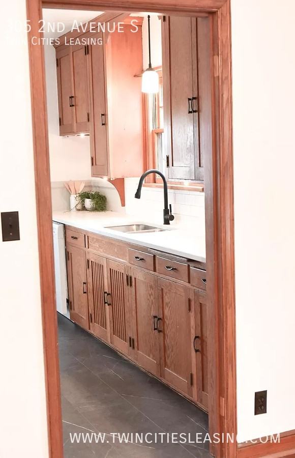 305 2nd Ave S - Photo 7 of 29