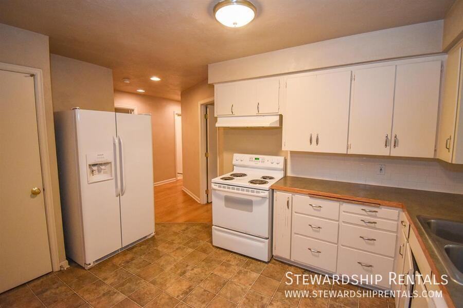 2266 Alder St #A - Photo 4 of 14