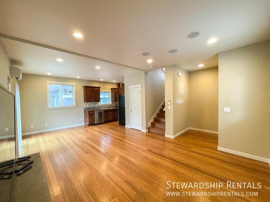 1752 Mill St - Photo 3 of 22