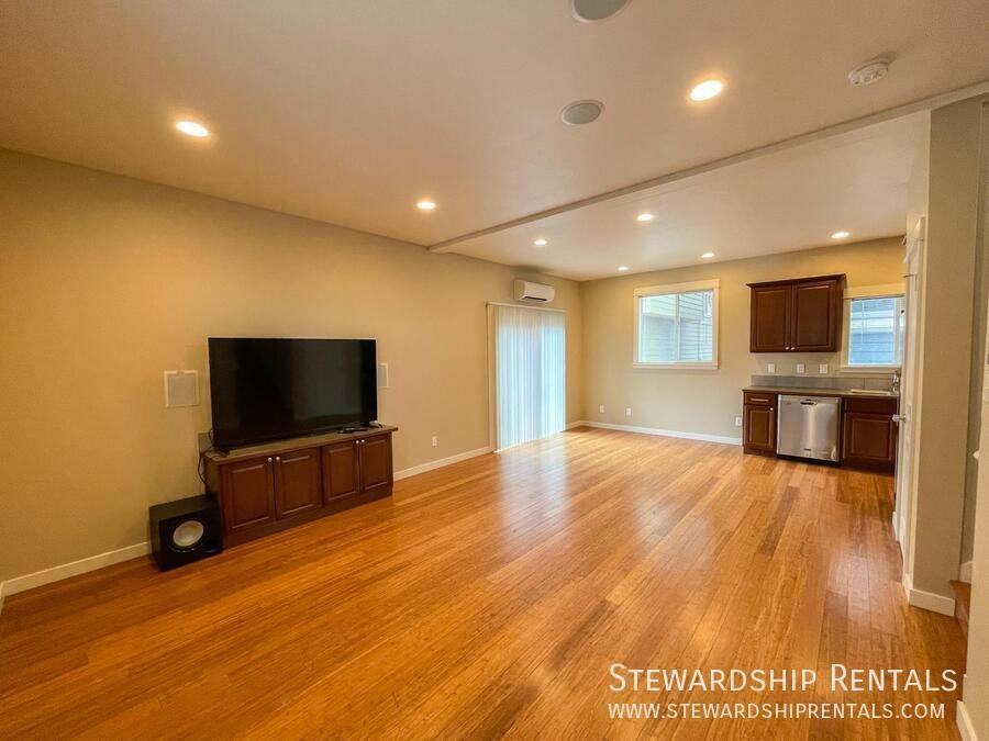 1752 Mill St - Photo 4 of 22