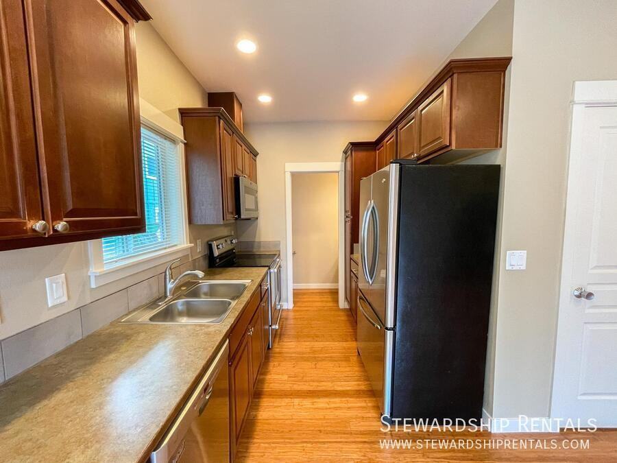 1752 Mill St - Photo 7 of 22