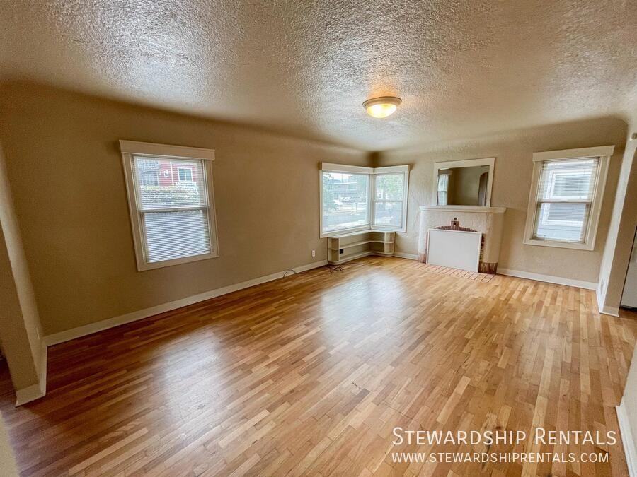 1760 Mill St - Photo 3 of 44