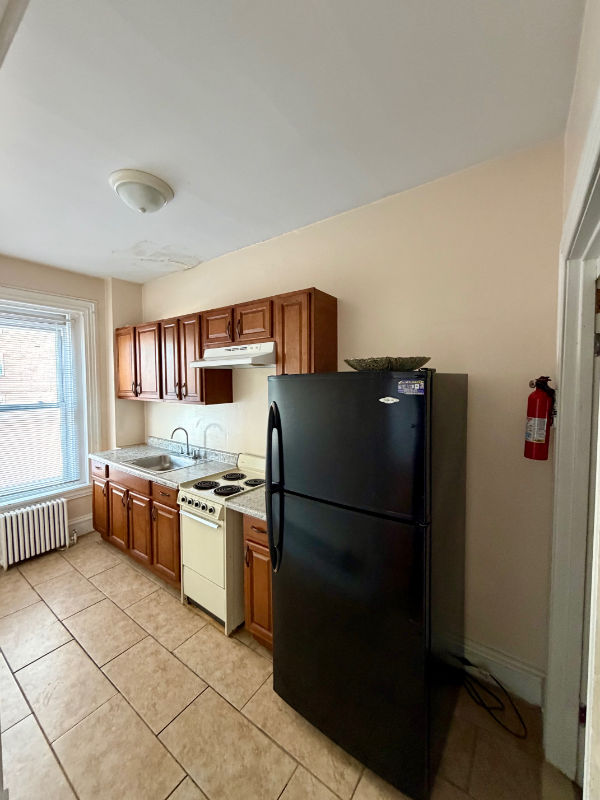 837 Washington St #3 - Photo 2 of 4