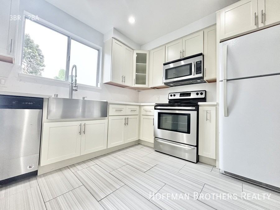 1102 11th St #205 - Photo 2 of 16