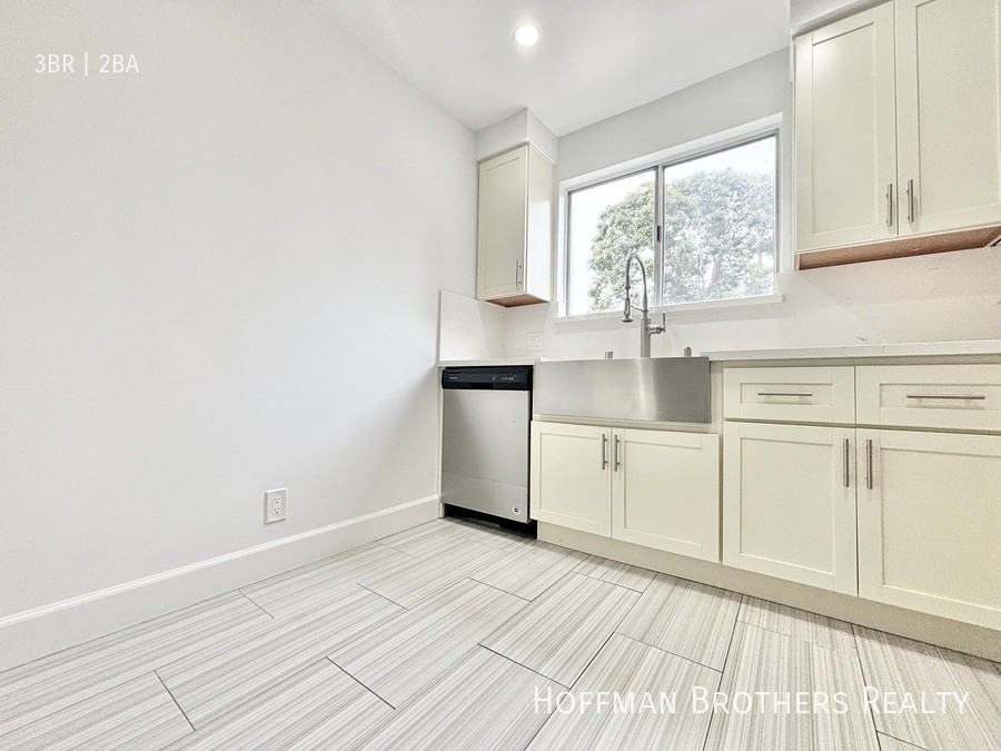 1102 11th St #205 - Photo 3 of 16