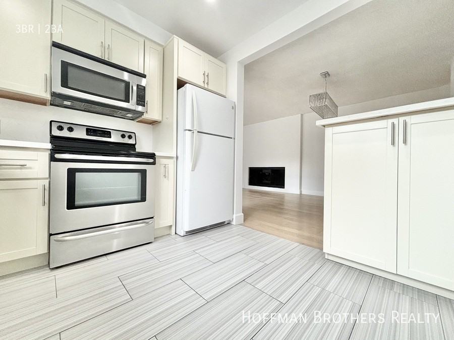 1102 11th St #205 - Photo 4 of 16