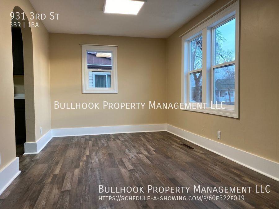 931 3rd St - Photo 4 of 21
