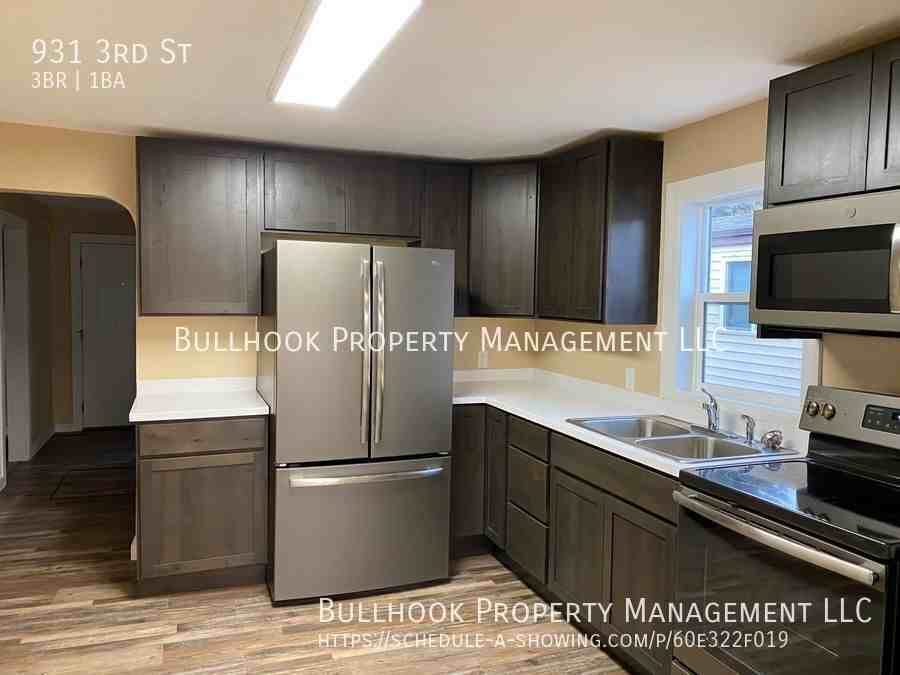 931 3rd St - Photo 5 of 21
