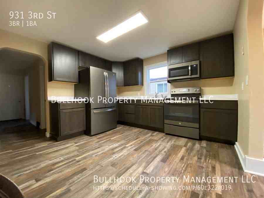 931 3rd St - Photo 6 of 21