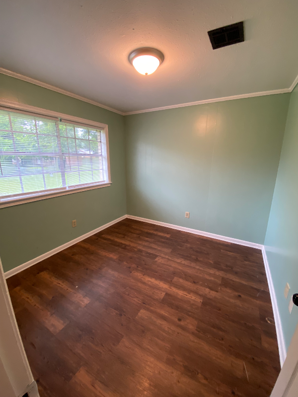 125 N Loop St - Photo 3 of 7