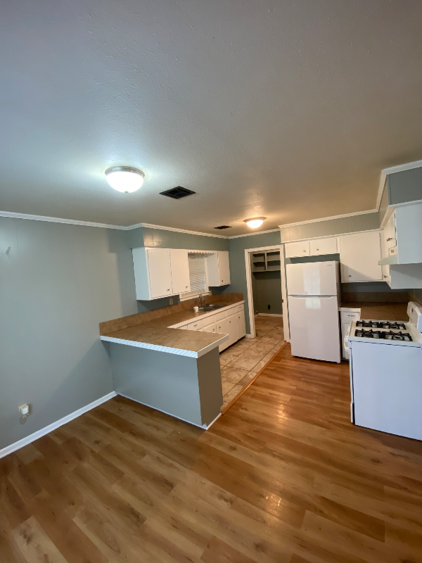 125 N Loop St - Photo 5 of 7