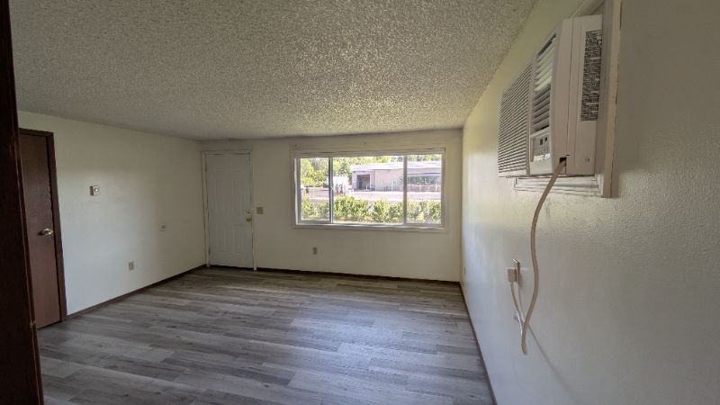 1243 S Hanson Ave - Photo 3 of 19