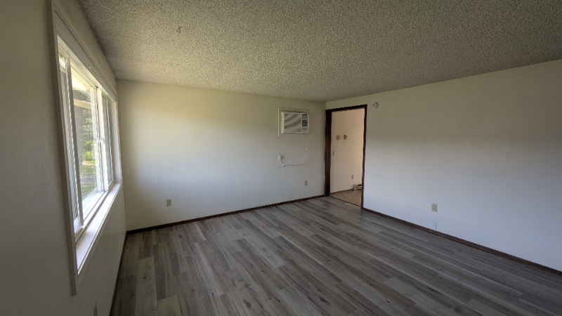 1243 S Hanson Ave - Photo 7 of 19