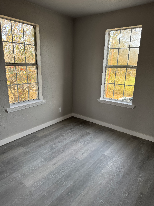 801 W Queen St - Photo 6 of 20