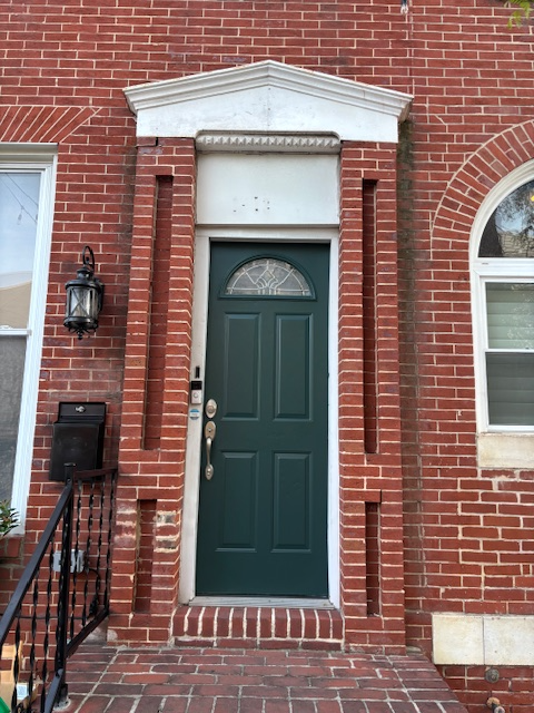 1013 W Cross St - Photo 2 of 10