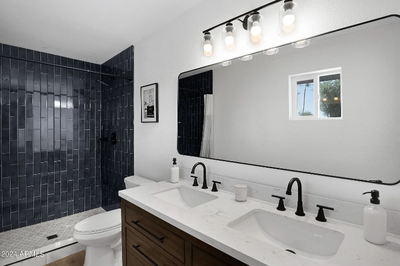 1246 E Laguna Dr - Photo 2 of 10