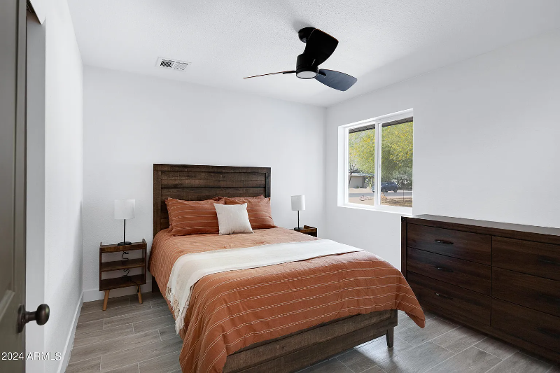 1246 E Laguna Dr - Photo 4 of 10