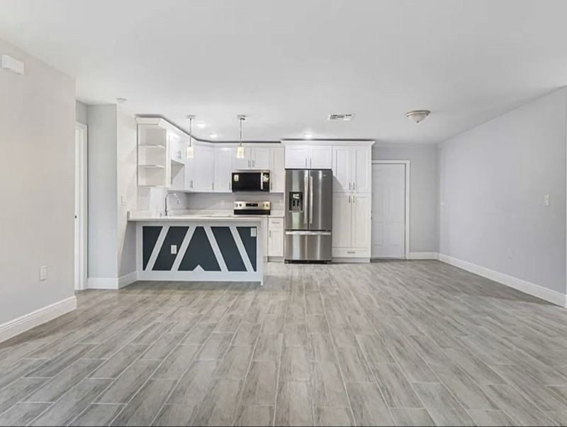 2509 34th St W - Photo 3 of 12