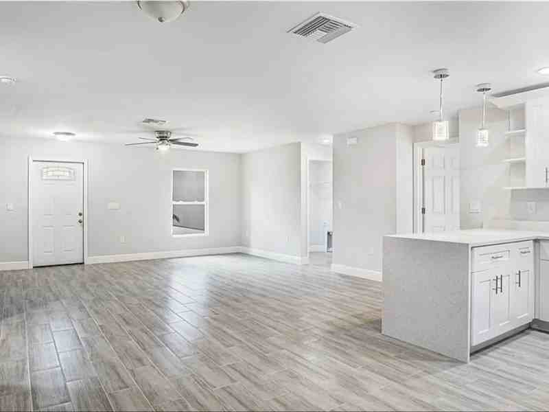 2509 34th St W - Photo 6 of 12