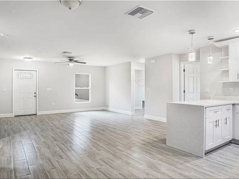 3113 46th St W - Photo 5 of 12