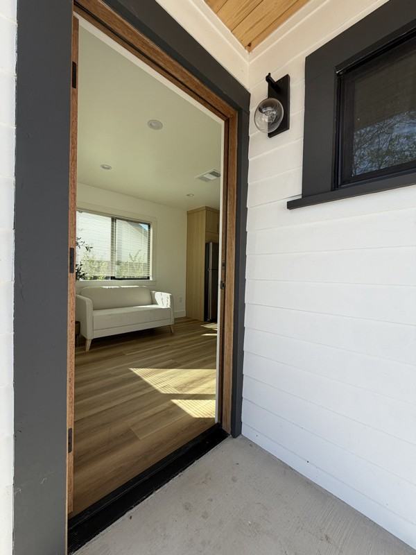 6111 Strickland Ave - Photo 3 of 20