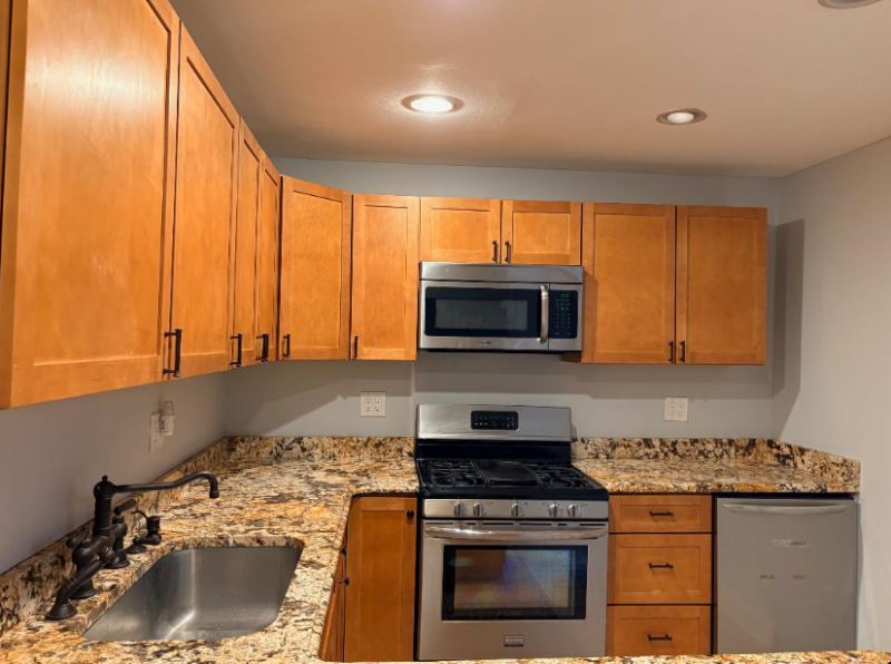 119 E West St - Photo 4 of 6