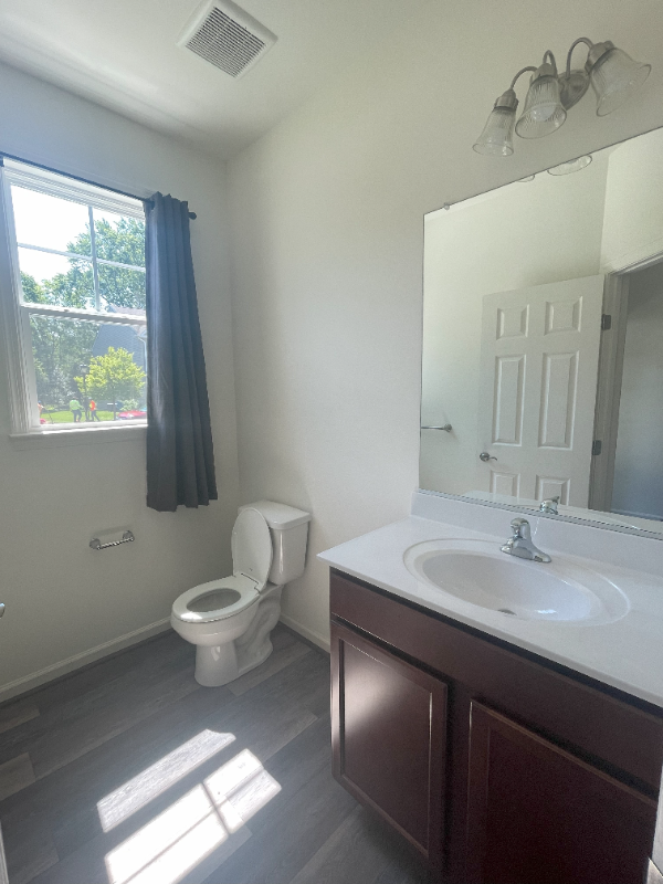 273 Thompson Ave - Photo 5 of 20