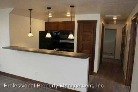 535 Ryman St - Photo 2 of 3